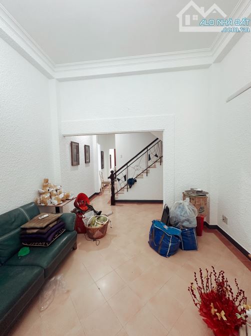 Bán nhà MT gần chợ Bà Chiểu 🚩 DT 4,2 x 25m🚩 4 Tầng xây chắc chắn🚩 có Vỉa Hè - 2
