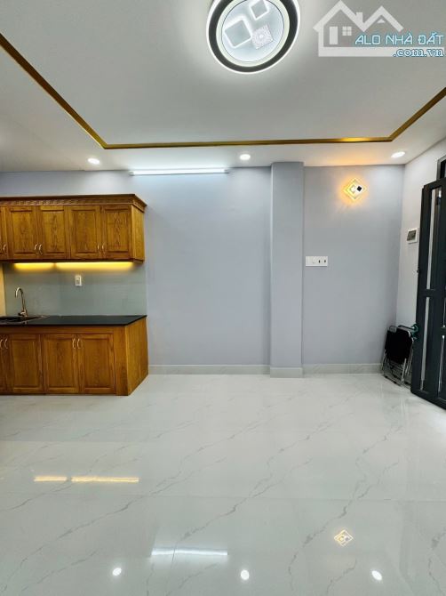 Khu Vip Đồng Nai. Q10. Nhà đẹp 4 tầng. 3PN. 4WC. ST. Sổ hoàn công đủ. Chỉ 6.2 tỷ - 2