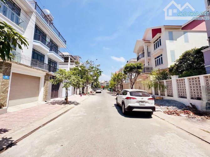 BÁN BIỆT THỰ ĐƠN LẬP 270M2(15*18M) 27TỶ ĐƯỜNG LIÊN PHƯỜNG GẦN GLOBAL - 2