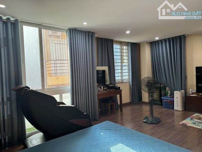 🏠Bán nhà 5T,Dịch Vọng  - Cầu Giấy, 43m x Mt 4M - Ô tô đỗ 24/24, có ô tô phải mua căn này - 2