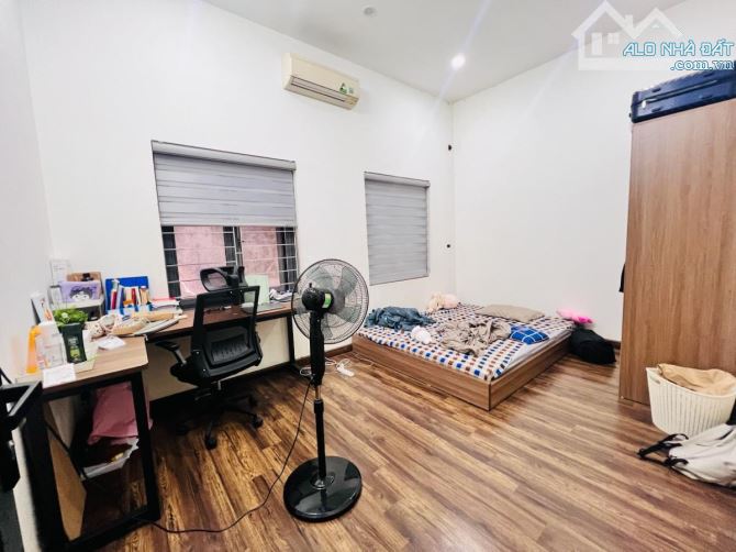Hiếm! Bán Nhà Trần Quốc Hoàn - Phân Lô-Vỉa Hè Rộng-ÔTô Tránh-60M2 -4Tầng -Mt 5m -22 Tỷ Hơn - 2
