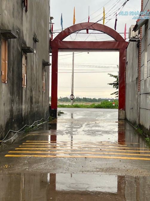 NHÀ CỰC ĐẸP ,CÒN RẤT MỚI -NHÀ XÂY PHÂN LÔ -NGÕ NÔNG,RỘNG -THÔNG CÁC NGẢ - MT :5M -GIÁ :6 T - 2