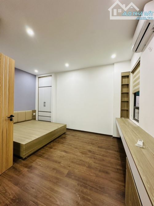 5.89 tỷ sở hữu nhà phố Lê Thanh Nghị 28m2, nhà đẹp khu phố an ninh dân trí cao, giá tốt mặ - 2