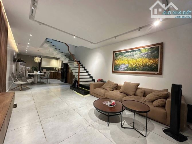 Bán Nhà Lê Lợi Ô Tô Vào Nhà Ngõ Rộng Đẹp - 2