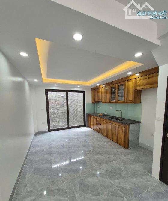 Bán nhà thôn 1,  Đông Mỹ, Thanh Trì, ô tô đỗ cửa, vào nhà 53m2 x 5 tầng, giá 5,9 tỷ - 2