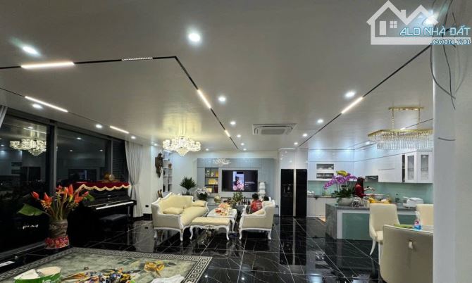 Căn hộ Duplex cao cấp tòa chung cư KĐT Văn Quán dtich 405m 2 tầng sân rộng giá 23 tỷ - 2