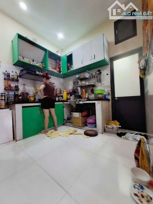 Nhà rộng thoáng, sau Ngân Hàng ACB Lạc Long Quân, 5.2 tỷ - 2