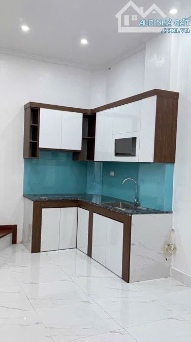 BÁN NHÀ PHẠM VĂN ĐỒNG 5 TẦNG NGÕ NÔNG Ô TÔ TRÁNH. Tc 8tỷ - 2