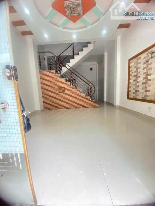 Bán nhà 3.5 tầng kèm theo nhà 1 tầng. Đầy đủ công năng sử dụng cách mặt đường vài bước châ - 2