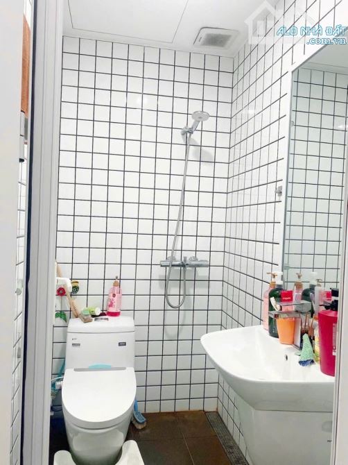 Bán nhà sổ riêng, giáp q1, thuận tiện đi chuyển - 2