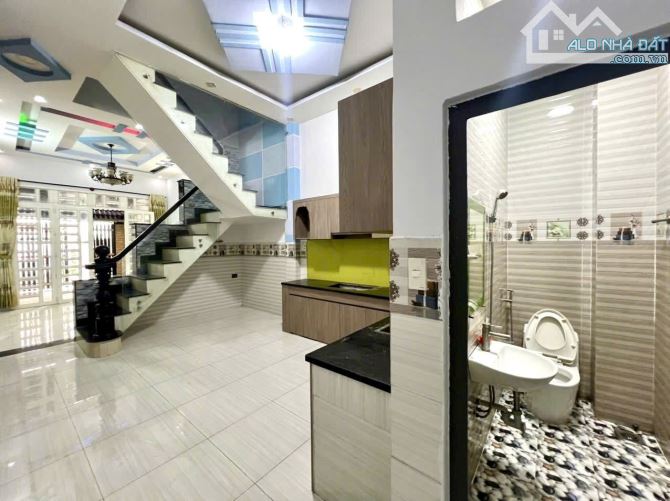 Bình Tân, Mặt tiền kinh doanh. Nhà 4 tầng 72m2, gíá rẻ - 2