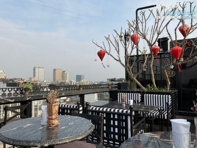 Cần bán khách sạn 4 sao mặt phố Hàng Bè - 300m2 - MT 9m - 80 phòng - 324 tỷ, DT 3 tỷ/tháng - 29