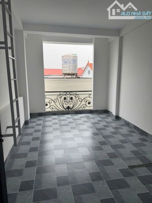Chính chủ cô Hạnh nhờ bán  Thượng Cát, 36m² x 5T, ô tô đỗ cửa, vài bước ra phố, giá 5 tỷ - 3