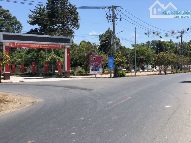 Đất thổ cư- sổ sẵn-giá 1ty4- đối diện trạm y tế- đường nối thẳng biển-dt 150m2-5x30-80 tc - 3