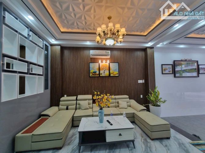 Bán nhà phố cao cấp khu Anh Tuần Huỳnh Tấn Phát, Nhà Bè, DT 5 x16m, 3 lầu,ST. Giá 8,5 tỷ - 3
