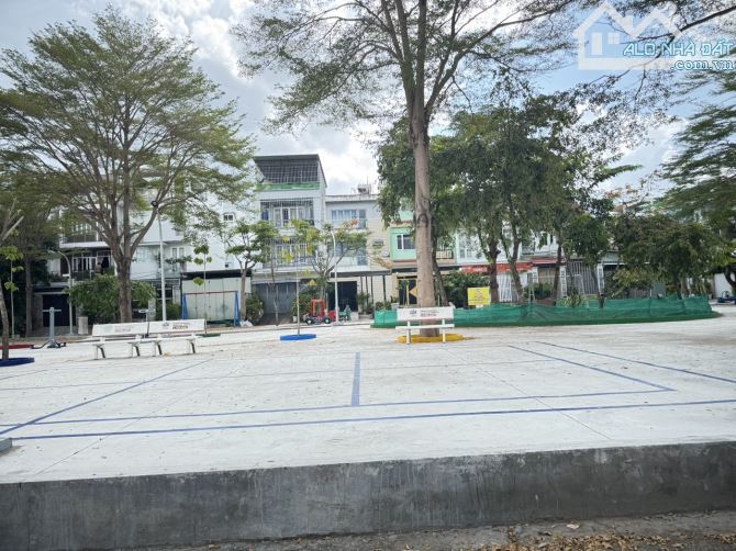 Bán Đất Biệt Thự Gốc 2MT  KDC Gia Hoà - 11.6m x 18m - 196.3m3- Đối Diện Công Viên - 3