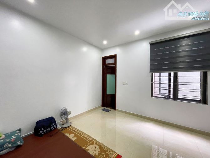 Nhà 5 tầng thang máy Văn Cao - 61m2 - Đường 6m - 3