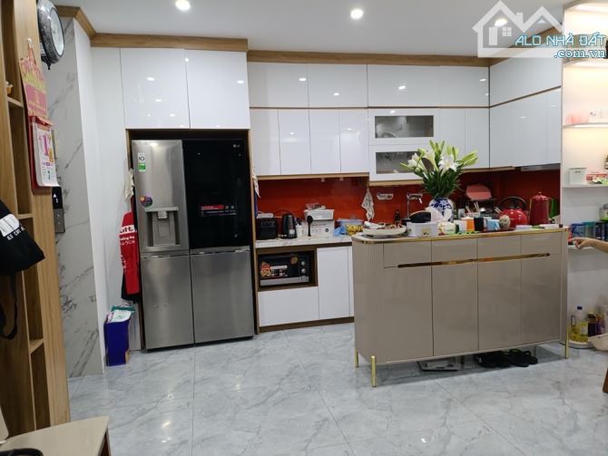 Bán nhà Chùa Bộc, DT 41m2 x 6T, MT 4.5m, dân xây chắc chắn, thang máy, ngõ thông, 12 tỷ - 3