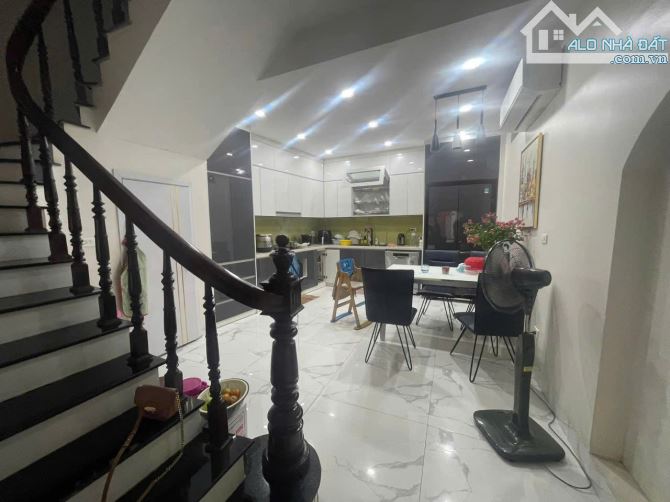 10,9 tỷ Minh Khai, Lạc Trung 40m2, 5 tầng trước nhà ô tô tải tránh - 3