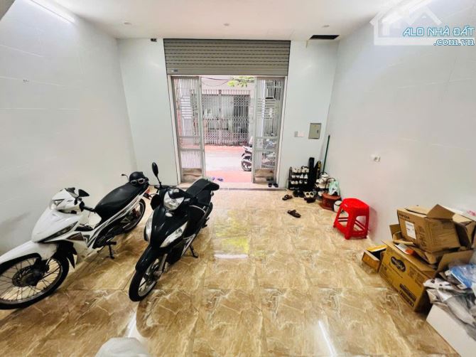 BÁN NHÀ TRẦN QUỐC HOÀN - DT 59M2 x 4T - MT 5M - 22,3 TỶ - PHÂN LÔ - VỈA HÈ - KINH DOANH - 3