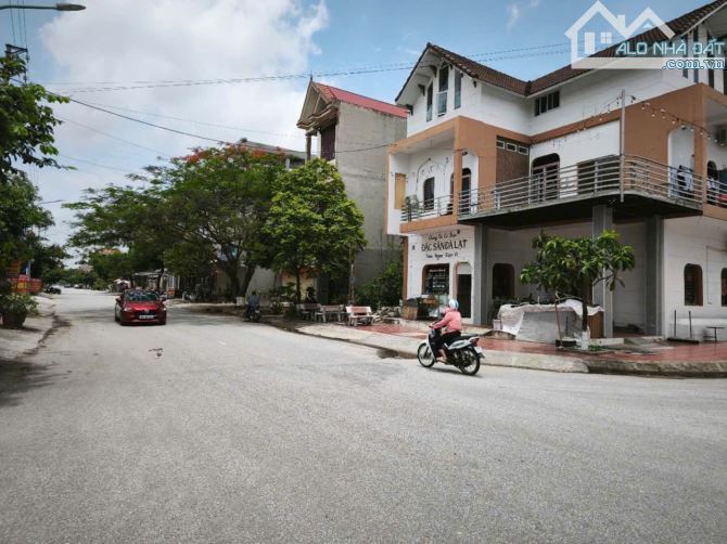NHÀ CỰC ĐẸP ,CÒN RẤT MỚI -NHÀ XÂY PHÂN LÔ -NGÕ NÔNG,RỘNG -THÔNG CÁC NGẢ - MT :5M -GIÁ :6 T - 3
