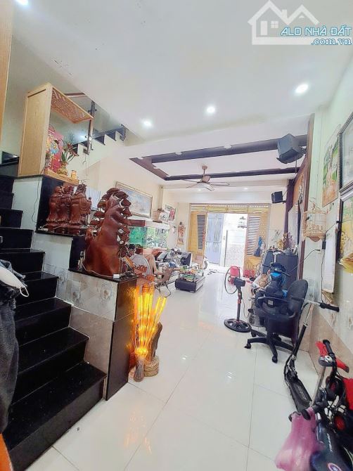 Nhà rộng thoáng, sau Ngân Hàng ACB Lạc Long Quân, 5.2 tỷ - 3