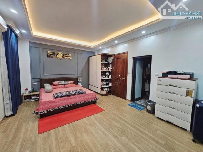 BÁN NHÀ CẦU GIẤY, Ô TÔ 7 CHỖ VÀO NHÀ, 40M x 6T, MT 5M, LÔ GÓC 2 BÊN CỬA SỔ - 3