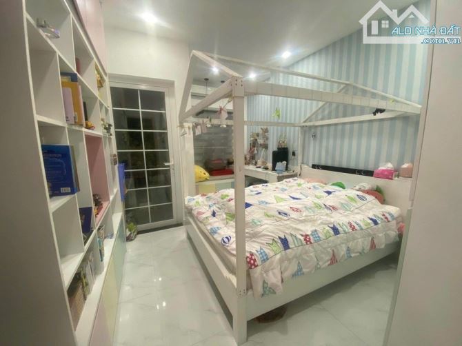 Bán nhà sổ riêng, giáp q1, thuận tiện đi chuyển - 3