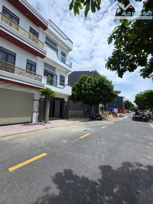 Bán nhà Full nội thất gần ngã tư Bình Chuẩn 300m, Tp.Thuận An chỉ 4,2 tỷ TL M6928 - 3