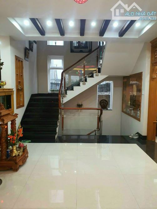 Bán biệt thự toàn gỗ quý KDC 6B- 250M-2- 3 lầu có hầm - 6PN- 8WC đường phạm hùng nói dày - 4