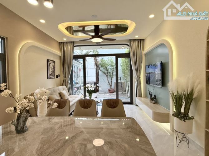NHÀ NỞ HẬU NHẸ 44M² PHÚ NHUẬN - SCANDINAVIAN - 4 PN, 4 WC 7.9 Tỷ VNĐ (TL) Căn nhà 44m² (4x - 4