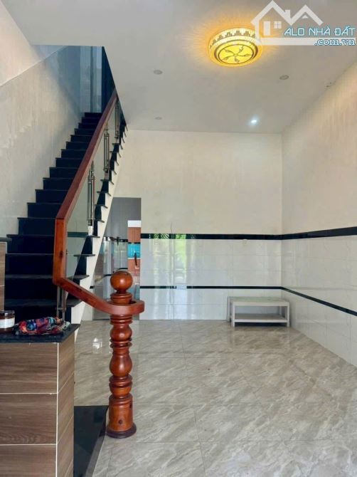 Nhà hẻm tỉnh lộ 15, xã Tân Thạnh Đông dt 166m2 1 lầu 2pn 2wc giá 3,6 tỷ - 4
