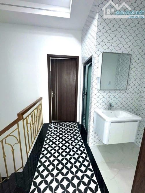 BÁN NHÀ QUẬN 9,NHÀ 3TẦNG DT53M NGAY ĐƯỜNG NGUYỄN DUY TRINH,CHỈ NHỈNH 5TỶ TL,HẺM XE HƠI 8M - 4