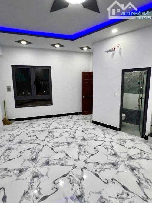 Nhà Đẹp 3 Tầng - Mặt Tiền Đường Nhánh Cầu Tân Thuận - Khu Sầm Uất - 💵4,5Ty - 4