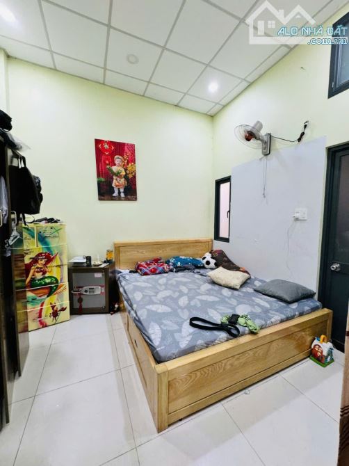 Nhà rộng thoáng, sau Ngân Hàng ACB Lạc Long Quân, 5.2 tỷ - 4