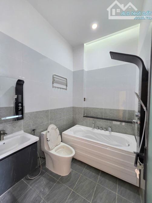 Bán nhà Full nội thất gần ngã tư Bình Chuẩn 300m, Tp.Thuận An chỉ 4,2 tỷ TL M6928 - 4