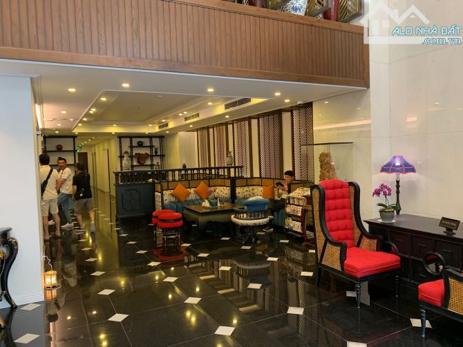 Bán khách sạn mặt phố Hàng Bông, phố Cổ, 4 sao; 355m2, 12 tầng, mặt tiền 9.5m, 320 tỷ