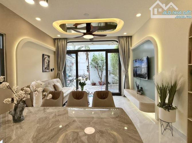 NHÀ NỞ HẬU NHẸ 44M² PHÚ NHUẬN - SCANDINAVIAN - 4 PN, 4 WC 7.9 Tỷ VNĐ (TL) Căn nhà 44m² (4x - 5