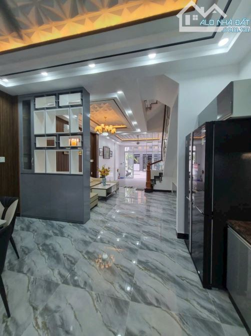 Bán nhà phố cao cấp khu Anh Tuần Huỳnh Tấn Phát, Nhà Bè, DT 5 x16m, 3 lầu,ST. Giá 8,5 tỷ - 5