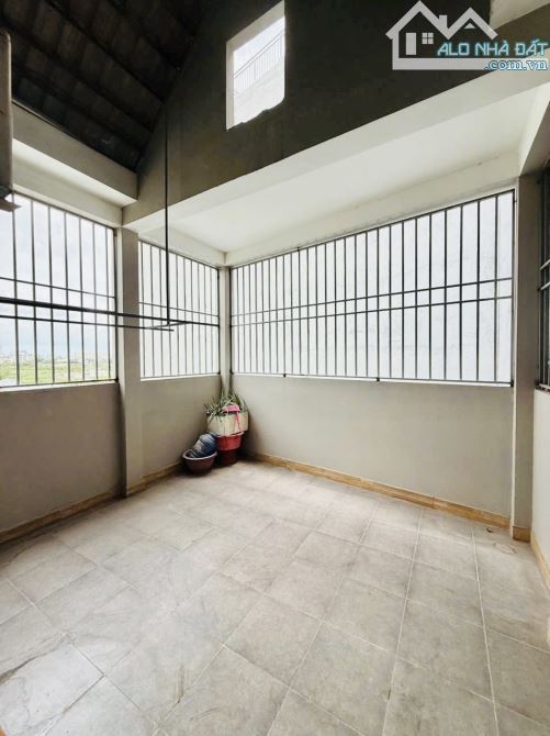 Bán nhà Gò Vấp, Hẻm 8m, 3 Tầng, Gần Bờ Kè Tham Lương, 7 Tỷ nhỉnh - 5