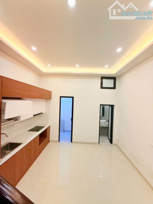 HÀNG XÓM NGOẠI GIAO ĐOÀN, NHÀ ĐẸP DÂN XÂY, 5 TẦNG 35M Ô TÔ ĐỖ CỔNG. NHỈNH 8tỷ - 5