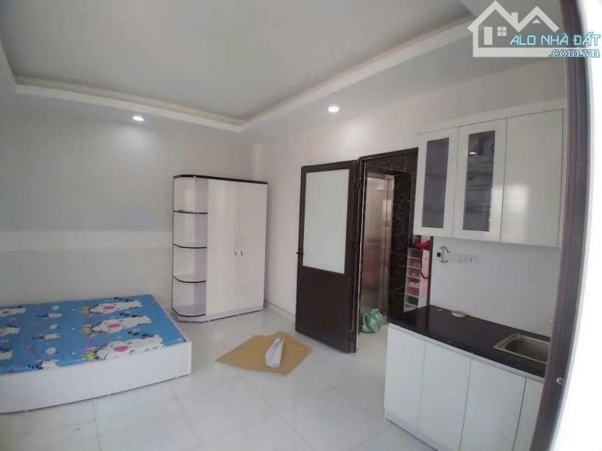 BÁN GẤP CCMN TẠI NGÃ TƯ NHỔN DT 50M2 Ô TÔ ĐỖ CỔNG 10PN KHÉP KÍN FULL NỘI THẤT ,GIÁ 10 TY X - 5