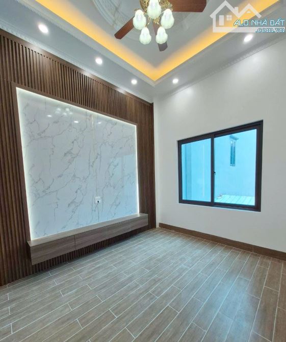Bán nhà thôn 1,  Đông Mỹ, Thanh Trì, ô tô đỗ cửa, vào nhà 53m2 x 5 tầng, giá 5,9 tỷ - 5