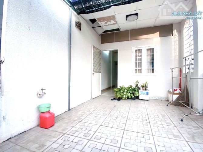 Bán nhà hai mặt phố quận 11 - Nở hậu cực đẹp - 5 tầng tiện ở và kinh doanh 9,3 tỷ - 5