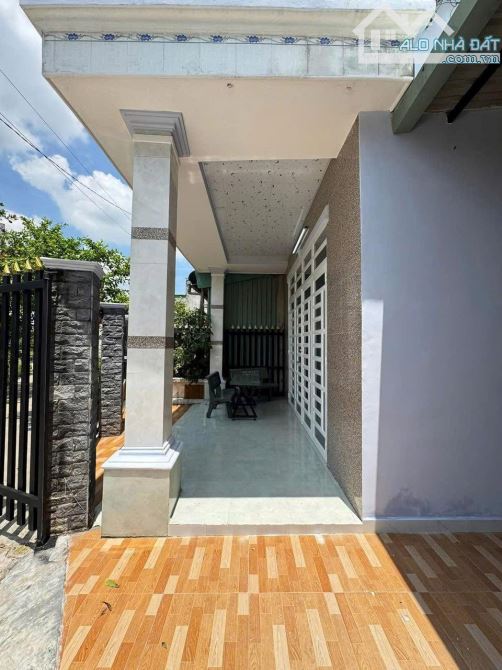 BÁN NHÀ CẤP 4 p ĐỊNH HOÀ: 140m2 có 3 p ngủ - 5