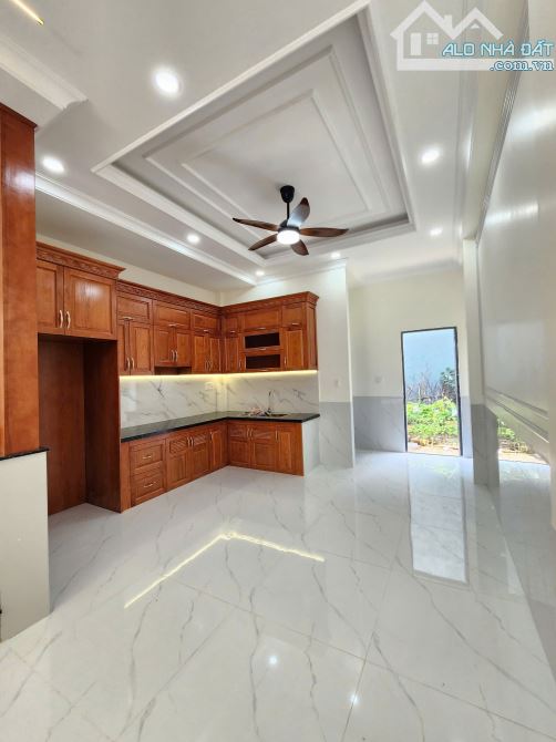 Bán nhà 1 trệt 2 lầu, gần Vincom ngã tư 550, p.Tân Đông Hiệp, Tp.Dĩ An chỉ 5ty500 TL M6066 - 5