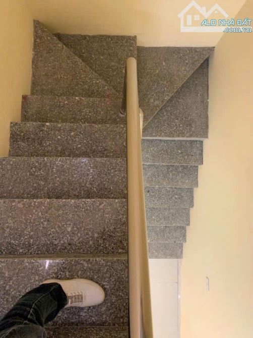 Phố Định Công Hạ- 39m mt 5m 4 tầng ngõ 3 gác  Chỉ 4,2 tỷ - 6