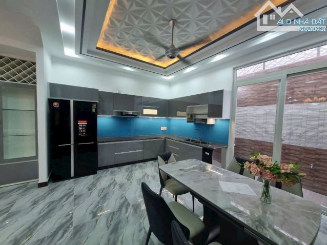 Bán nhà phố cao cấp khu Anh Tuần Huỳnh Tấn Phát, Nhà Bè, DT 5 x16m, 3 lầu,ST. Giá 8,5 tỷ - 6