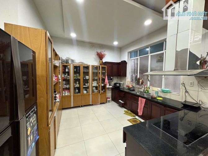SIÊU PHẨM BIỆT THỰ NGAY CHỢ TÂN HƯƠNG 7.6X22, 4 TẦNG, MỚI ĐẸP. GIẢM SỐC BÁN GẤP, GIÁ NHỈN - 6