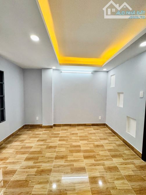Khu Vip Đồng Nai. Q10. Nhà đẹp 4 tầng. 3PN. 4WC. ST. Sổ hoàn công đủ. Chỉ 6.2 tỷ - 6